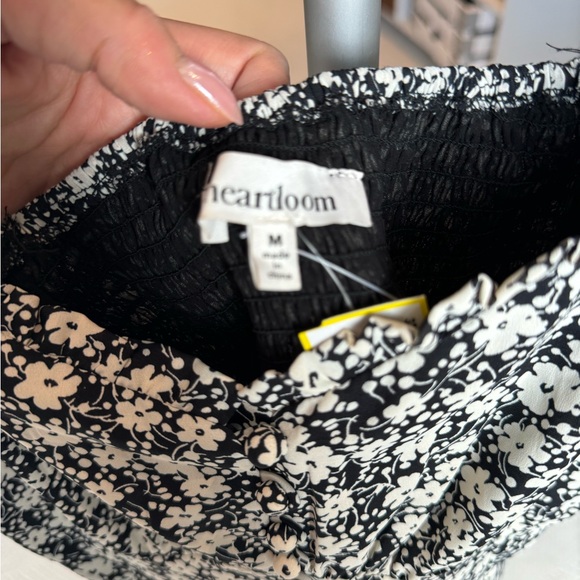 NWT Heartloom floral button down top M - Picture 3 of 3